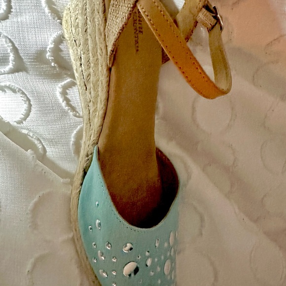 White Mountain Turquoise Color Sandals Size 9 - Picture 3 of 4